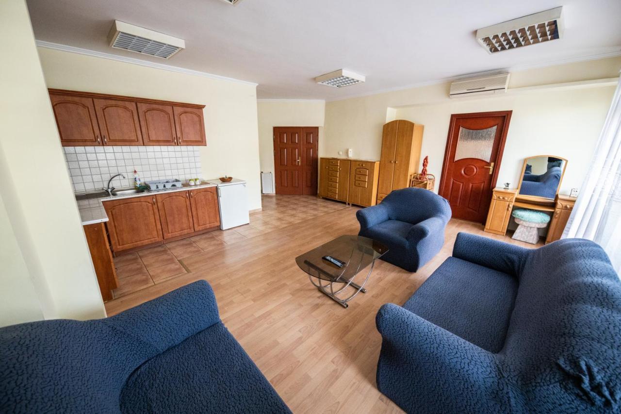 Appartement Elit Apartman à Debrecen Extérieur photo
